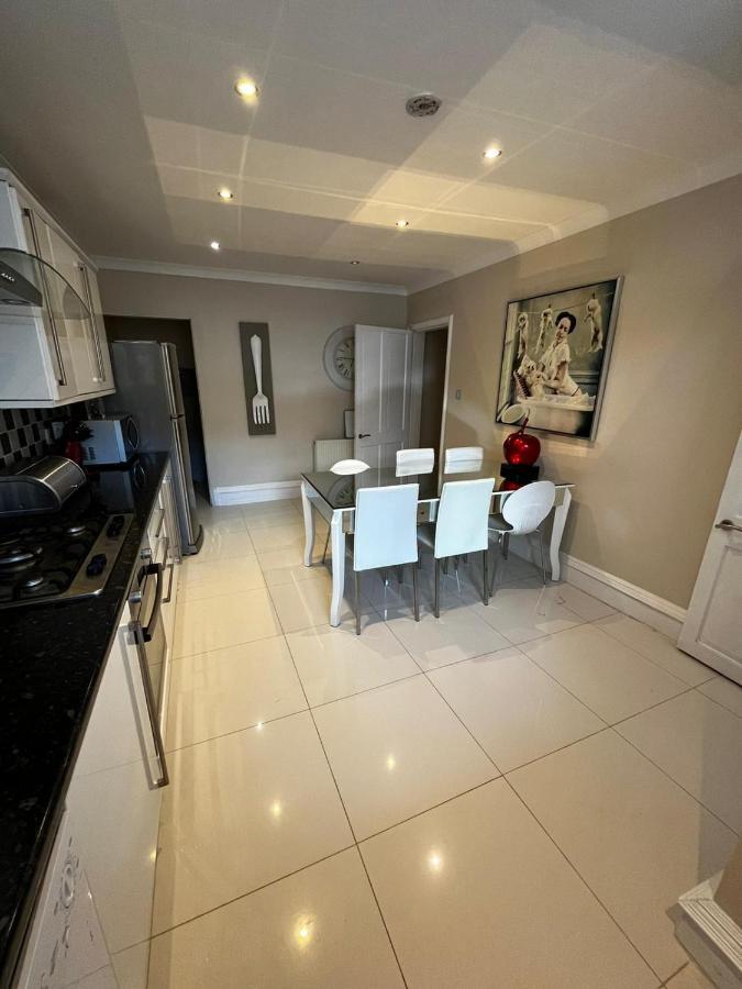 West End -Stunning, 2 Bedroom, Main Door Flat With Private Parking Глазго Екстер'єр фото