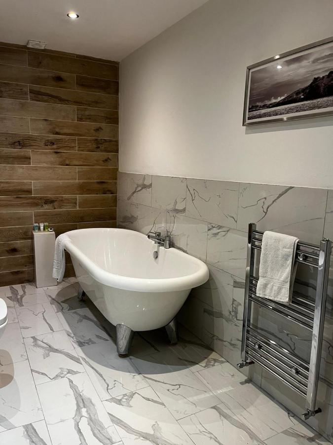 West End -Stunning, 2 Bedroom, Main Door Flat With Private Parking Глазго Екстер'єр фото