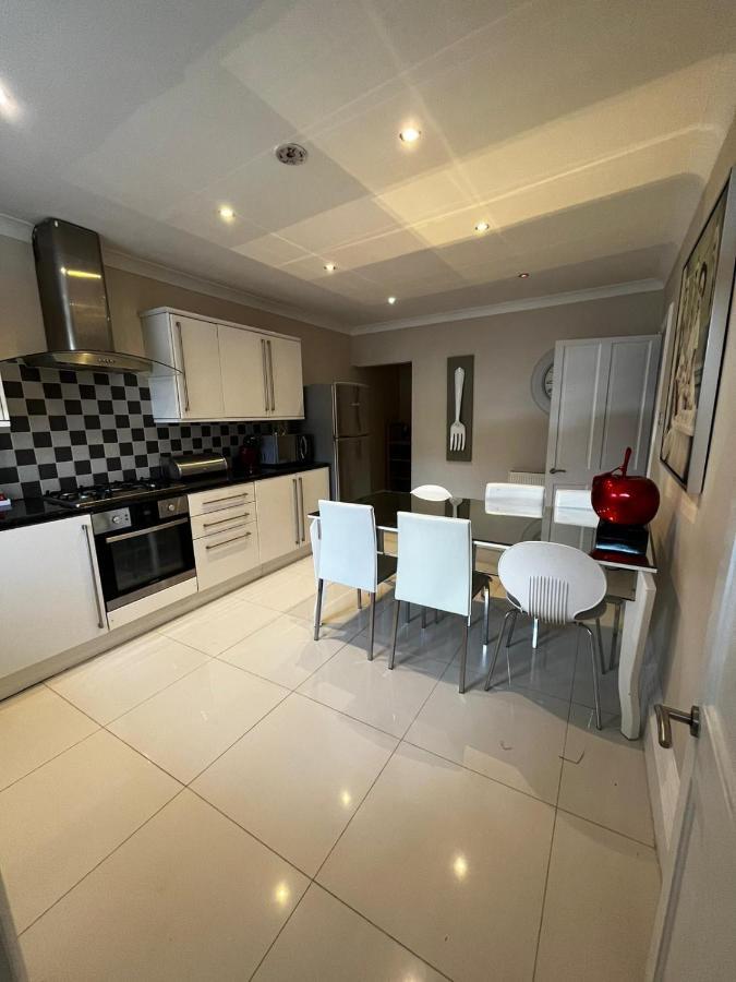 West End -Stunning, 2 Bedroom, Main Door Flat With Private Parking Глазго Екстер'єр фото